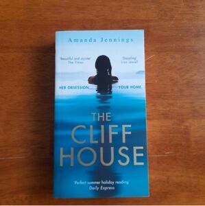 🌷3/$15🌷The Cliff House by Amanda Jennings